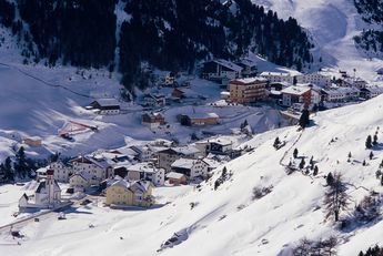 Bergdorf im Winter Urlaub Vent Montana